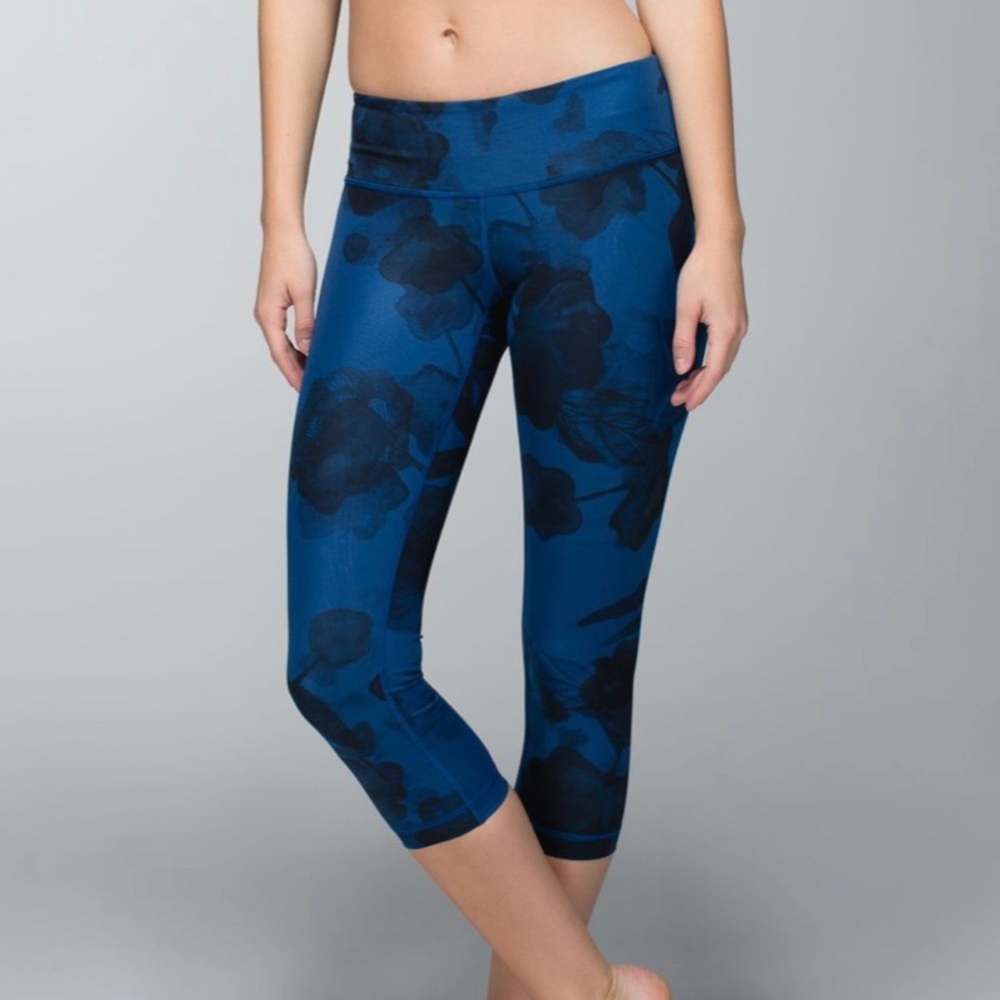 Lululemon Wunder Under Crop II *Full-On Luxtreme
Jumbo Inky Floral Black Inkwell